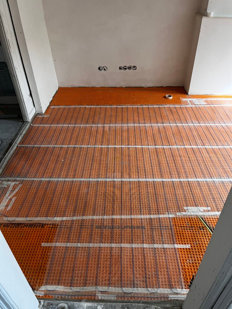 Elektrische vloerverwarming in keuken met Tonzon isolatie