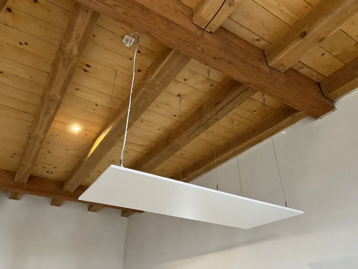 Infraroodpaneel aan het plafond, project van Bluefeed
